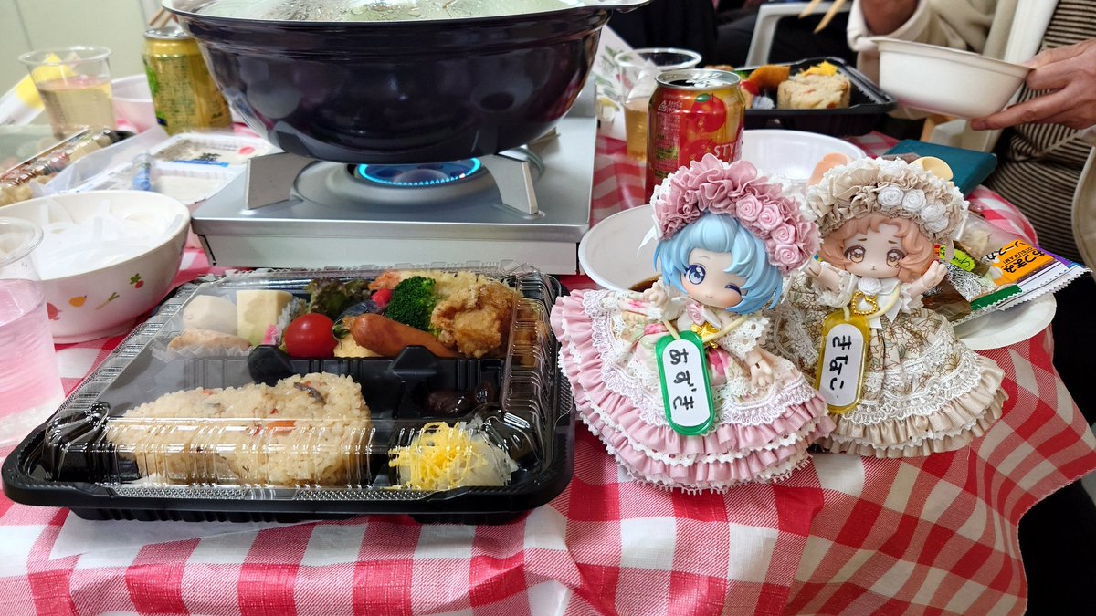 今日は第2層協議体の忘年会でした。

採れたての白菜やレタスとかの野菜とサバフグで鍋パーティー

お腹一杯食べて市長さんともお話して楽しみました🍀

#恋鞠堂
＃ボニバニ幼稚園
#うちのコかわいい