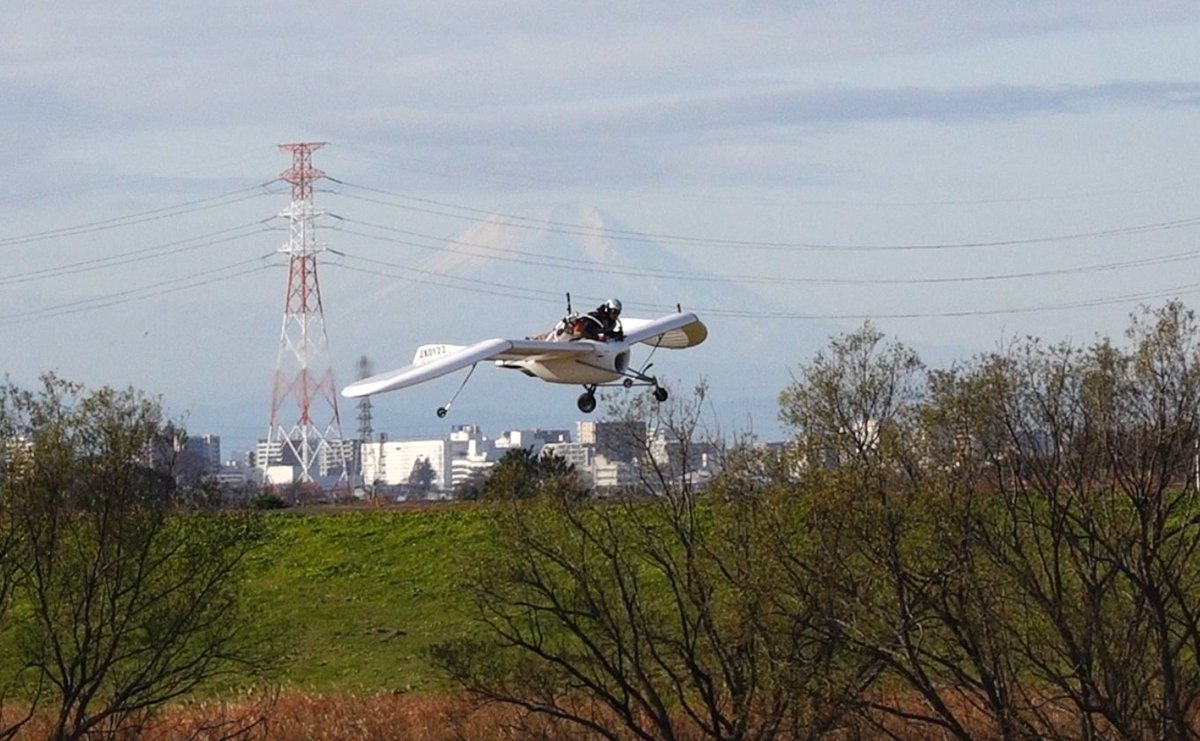 r_ichiro's tweet photo. M-02J（メーヴェ）のラストフライト。
1本目のローパスの方が低かった。動画から切り抜き。
#OpenSky #M02J https://t.co/eLDPcftKtk