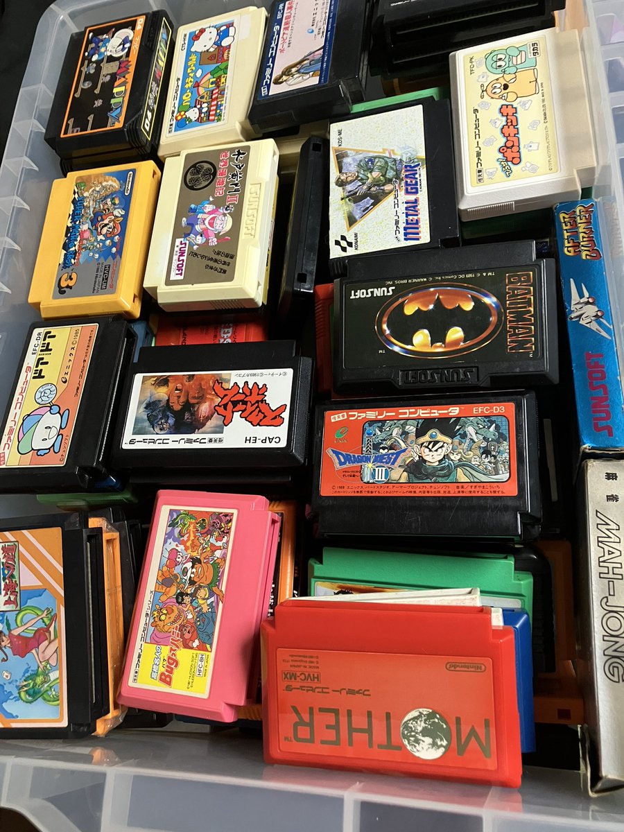 ファミコンソフト引っ張り出してきた！すげー量だけどまだこれでも全部