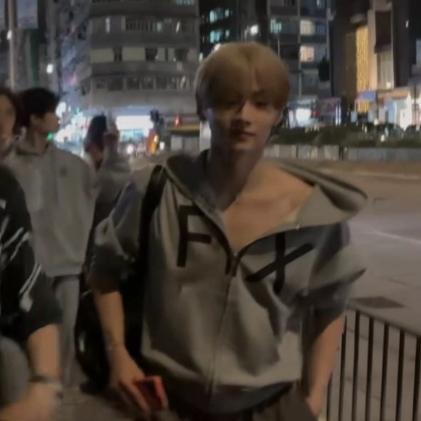 Sangwon????????? pls wear your jacket properly.... (for my sanity)