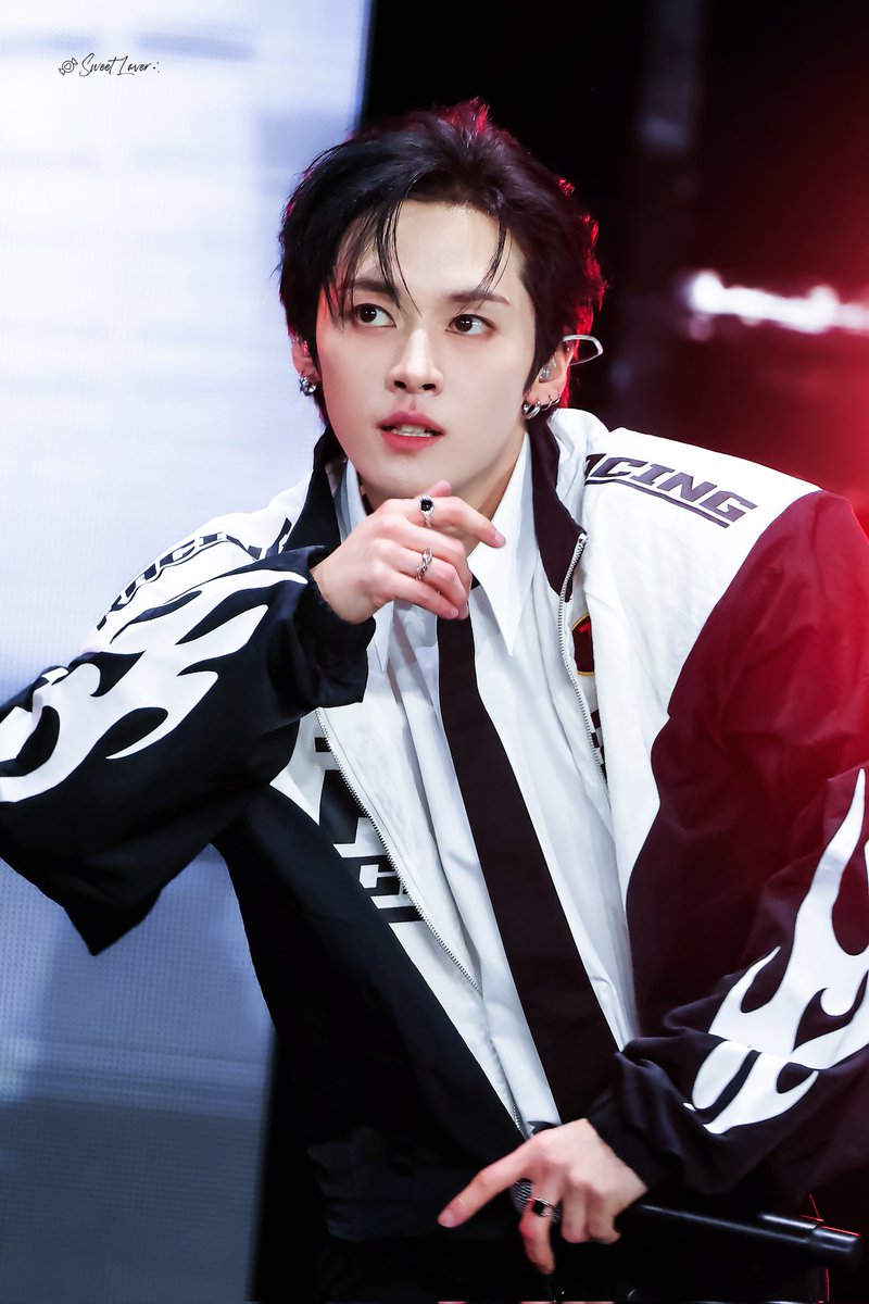 aaaaww these pics 😭 LEEKNOW IS SO FUCKING SEXY HEELP 😭 LEEKNOW