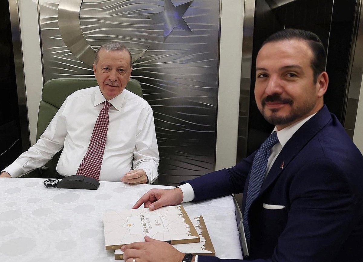 🇹🇷Sayın Cumhurbaşkanımıza Türk Dünyası Vizyon Belgesi tanıtım programımız hakkında son hazırlıklarımızı arz ettim.

Güçlü liderliği ve kararlı iradesiyle Türk Dünyası Yüzyılına doğru…

#TürkDünyası
#DünyaTürkDiliAilesiGünü
@rterdogan