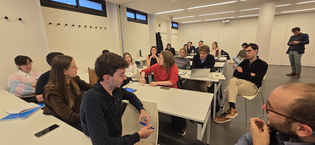 Moltes gràcies <a href="/victorronco/">Victor Ronco</a>, Eva Atarés i <a href="/NBerberana/">Narciso Berberana</a> per les classes en la cinquena jornada del programa de #lideratge d'#AEL. I també als i a les alumnes per la seva participació activa en els exemples pràctics. #bitcoin #Poderjudicial #economiacircular.