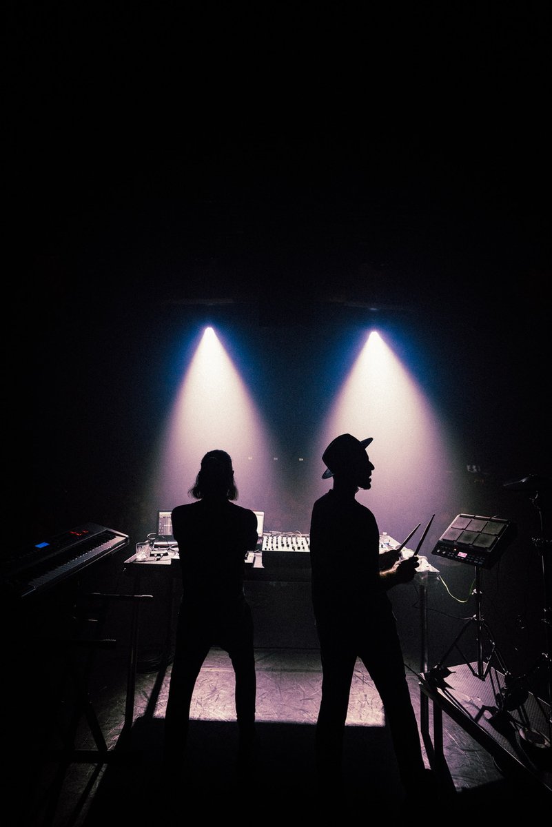 BookaShade tweet media