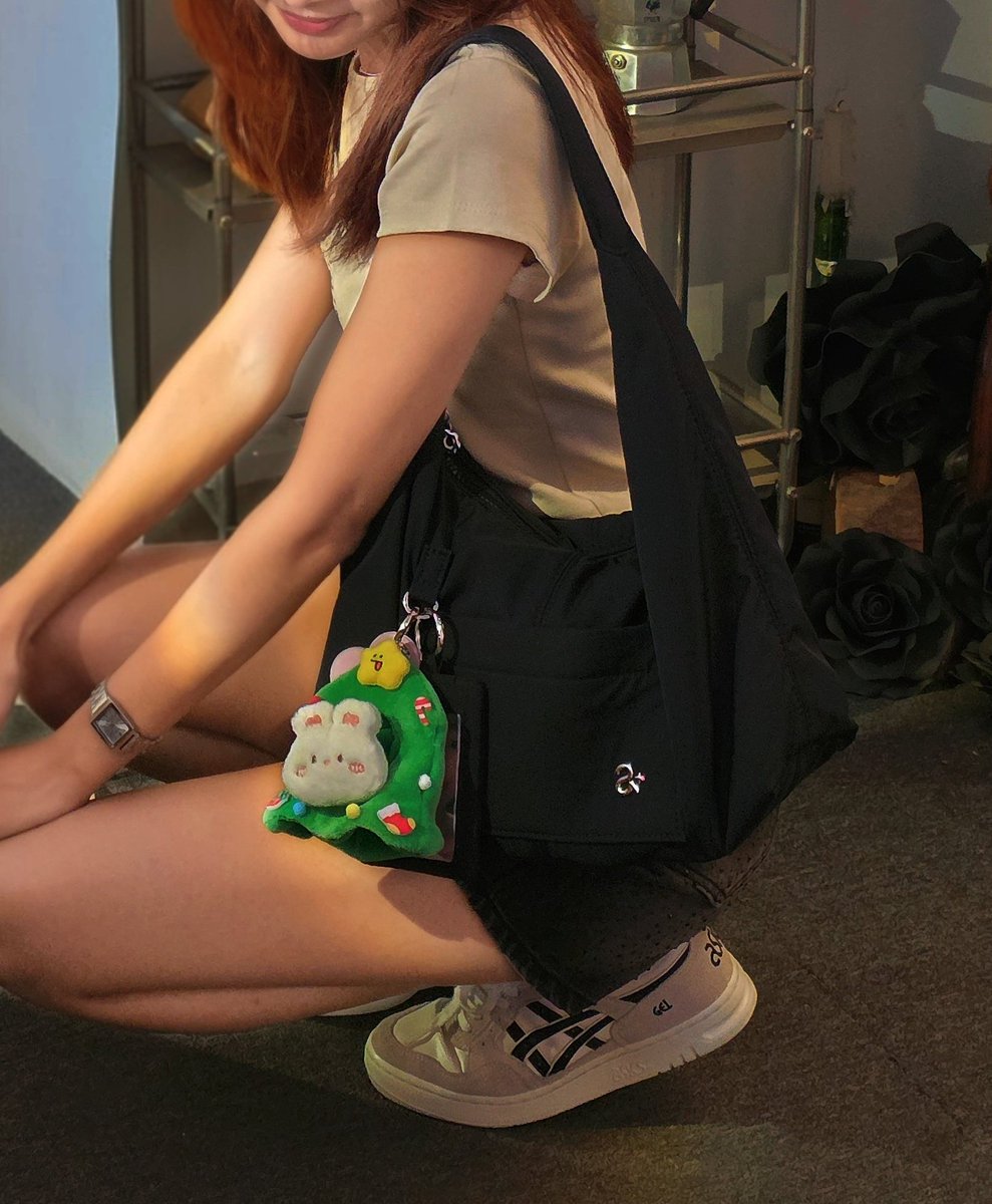 ชอบบบมากก กระเป๋า asissy club รุ่นนี้
ทรงสวย ผ้าดี เบา แบกได้เยอะแต่ไม่เจ็บไหล่  ห้อย พกจ. น่ารักเลย🌟ᐧ༚̮ᐧ🎄🧣 
s.shopee.co.th/805c4D7zWw