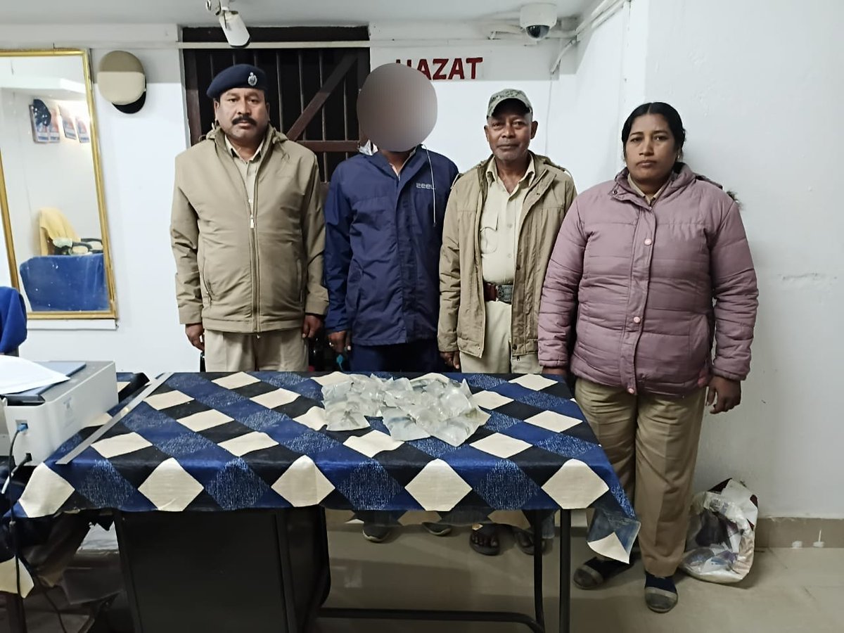 SPNUAPADA's tweet image. 🚨 Mission-Mode Crackdown on Illegal Liquor 🚨

Lakhana PS seized 7 litres of OS liquor during an enforcement drive.

 👮‍♂️ One accused apprehended 

🛡️ Nuapada Police will continue its zero-tolerance approach towards illegal liquor trade.

#NuapadaPolice #ExciseRaid #SafeSociety