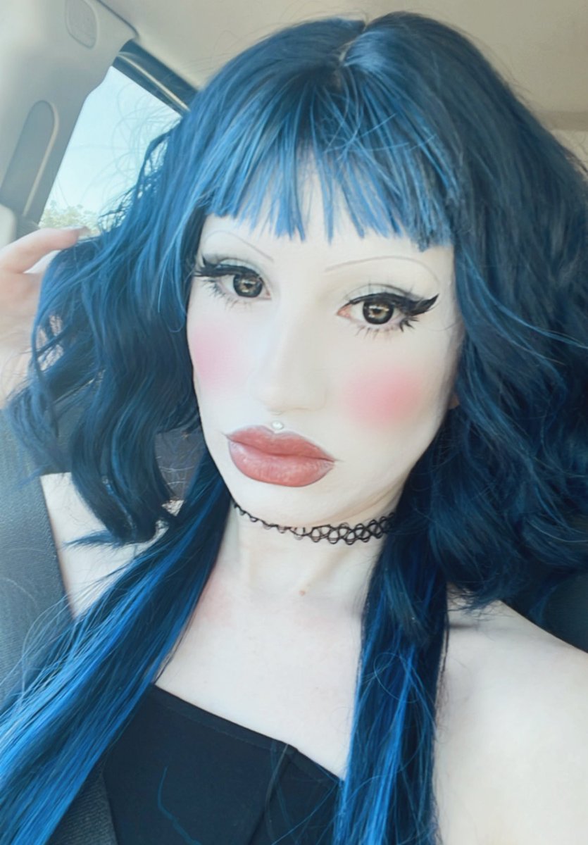 currently the 4th top post in r/unconventialmakeup for the month w/ 598 upvotes so far &amp; everyones makeup in there is always 💋👌✨ so uh ya ima be that guy and say yall can smd lmfao