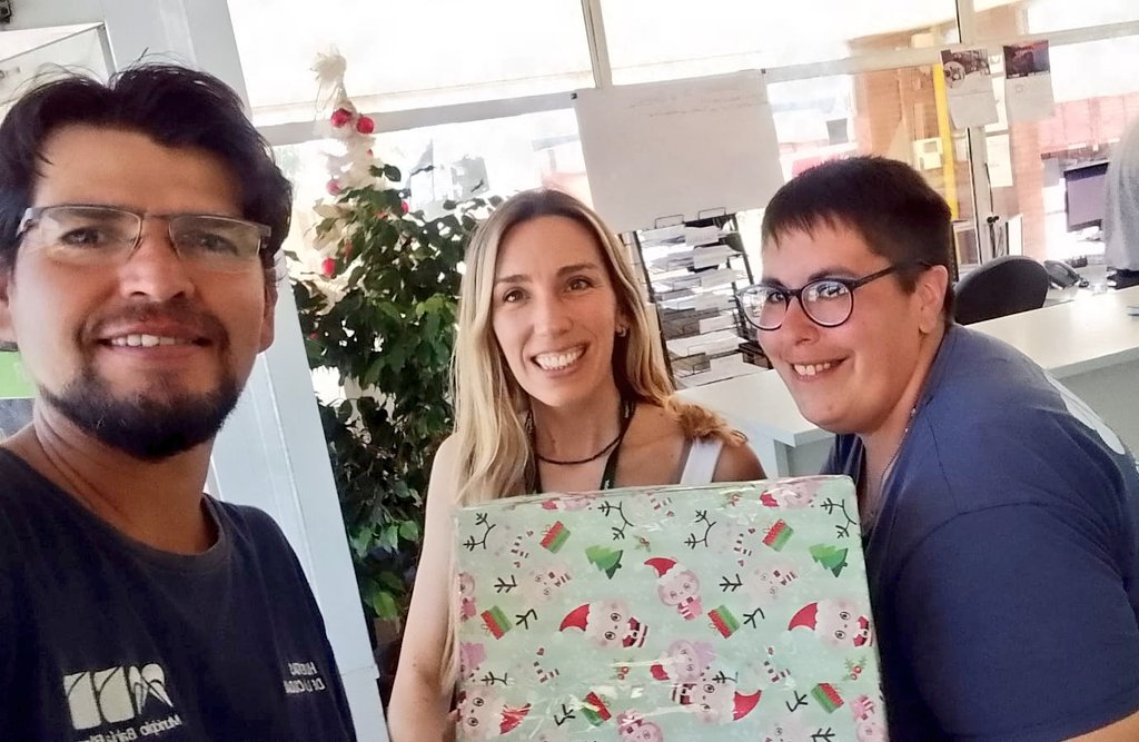 Nuestros amigos de #UNIPAR nos invitaron y volvimos a colaborar, porque cuando la comunidad convoca, ahí está #HuertasDeLaCiudad 🥬🍅🌸 del <a href="/MunicipioBahia/">Municipio Bahía Blanca</a>.

Acompañamos una nueva edición de #NavidadFeliz 🎄, una iniciativa que pone en el centro la solidaridad, el respeto y el