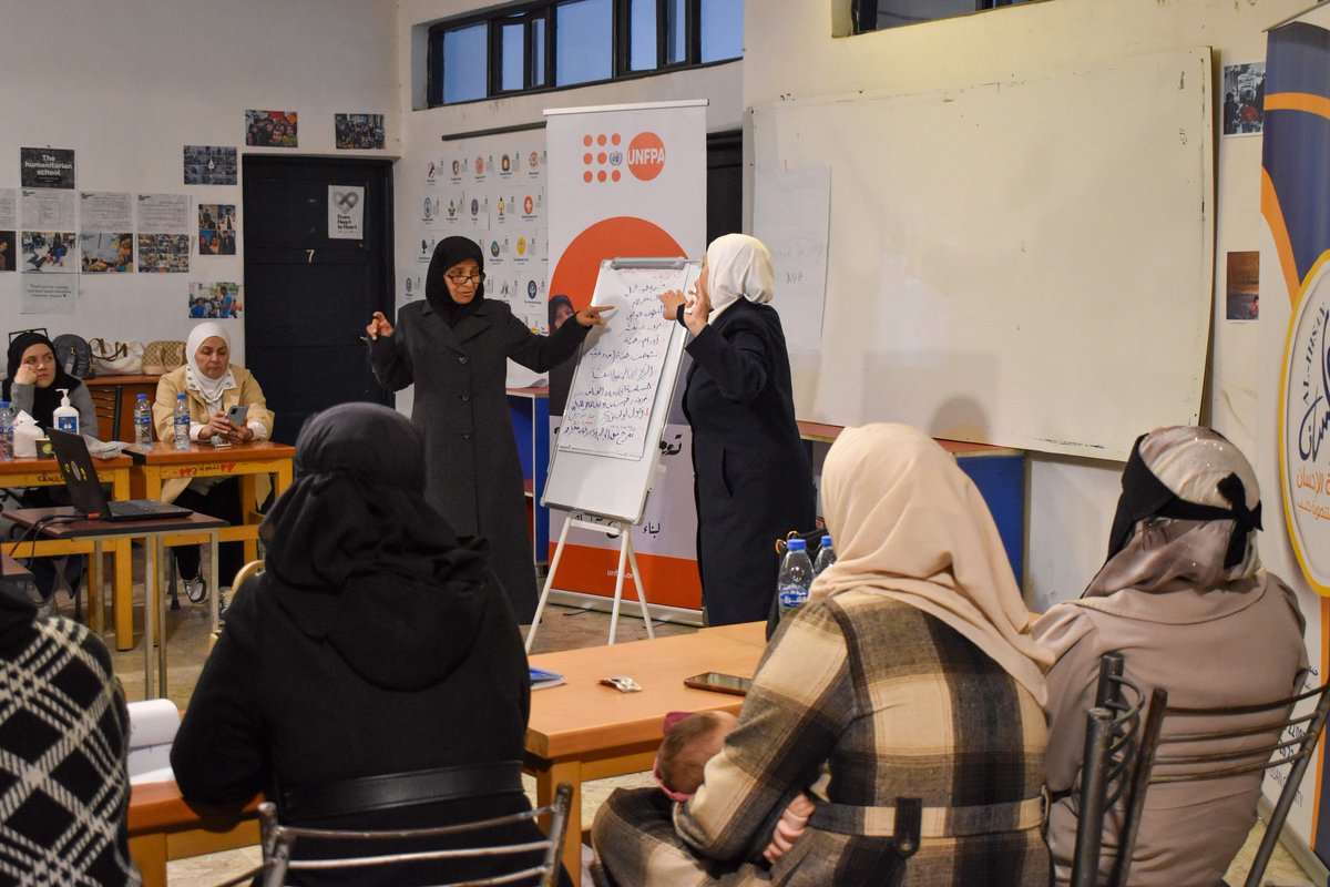 SyriaUnfpa's tweet image. ✨ "تعلمنا أشياء جديدة ولقينا أصدقاء بعد 15 عامًا!" ✨

44 قابلة من #حلب و#إدلب شاركن في ورشتي عمل نفذتها جمعية الإحسان بدعم من صندوق الأمم المتحدة للسكان  لتعزيز خبرات القابلات في تنظيم الأسرة وجودة الخدمات الصحية. 💪👩‍⚕️

#UNFPA #Empower #Midwives #Aleppo #BuildingResilience