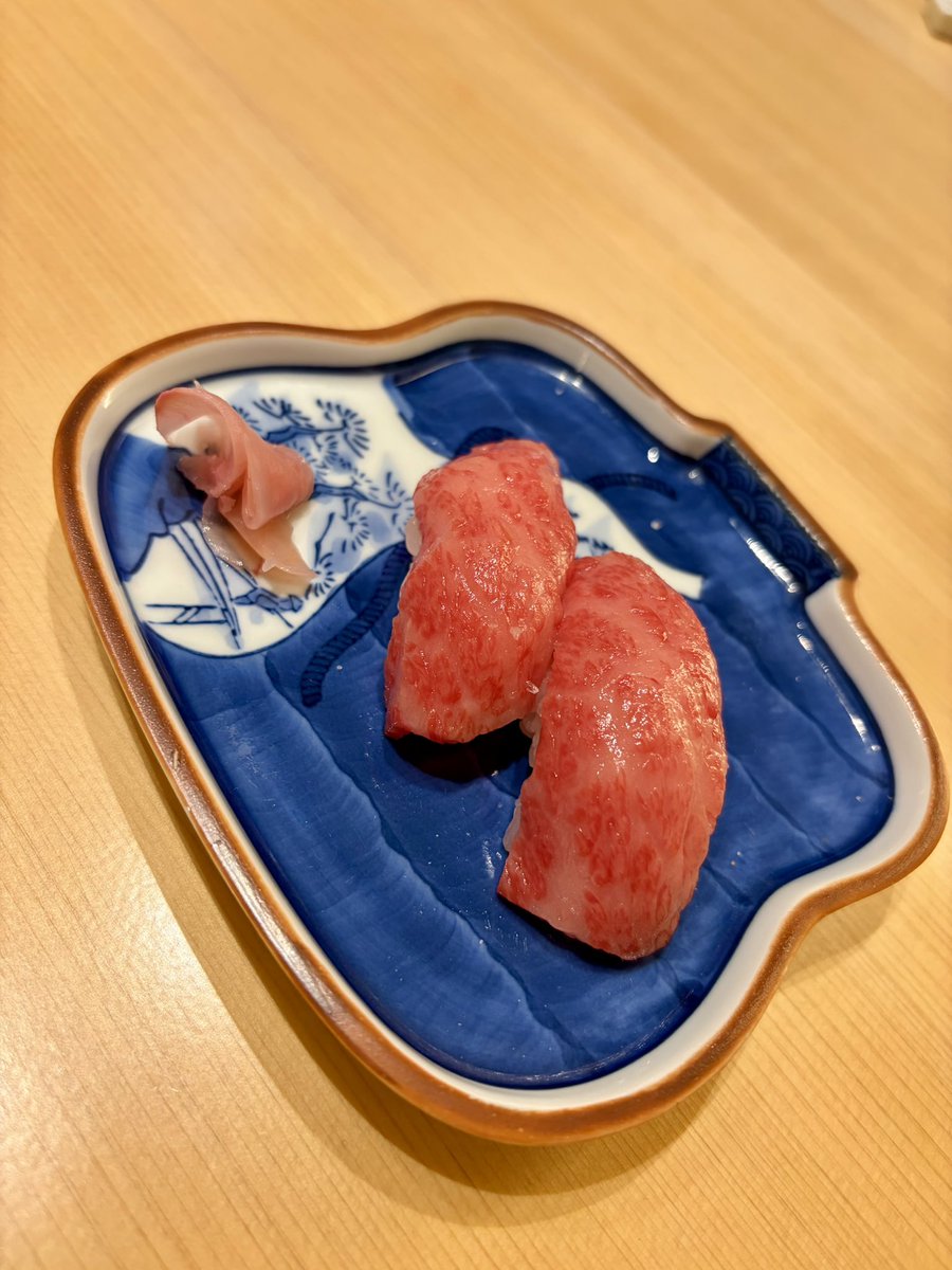 pasaupas's tweet photo. 多幸感あふれる銀座吉澤のすき焼き♪
お��の柔らかさと上品な甘さのバランスが絶妙で、お酒が進みすぎました笑 https://t.co/4qHbADW6qL