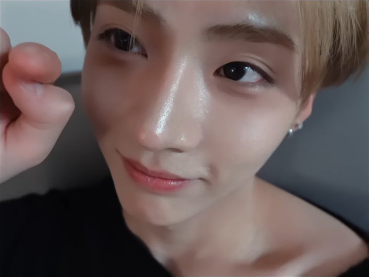 arilovesleowon's tweet image. RAPPER                                      RAPPER’S GF