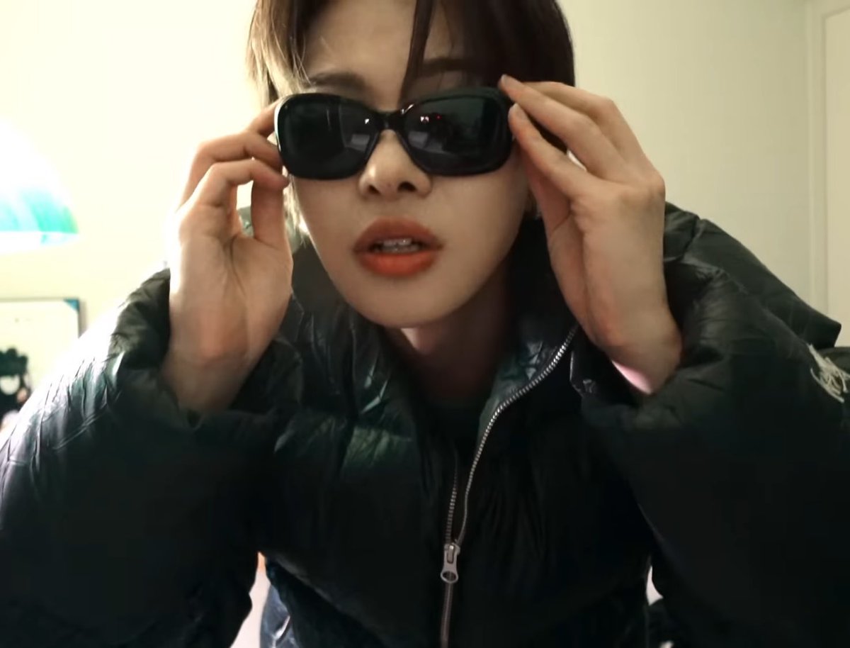 arilovesleowon's tweet image. RAPPER                                      RAPPER’S GF