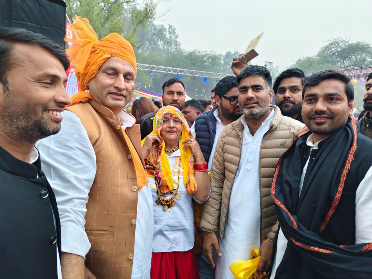 atulpradhansp's tweet photo. आज सूरजकुंड( फरीदाबाद ) हरियाणा में आयोजित #गुर्जर_महोत्सव_2025 में शामिल हुए, जहाँ समाज की संस्कृति का अद्भुत संगम है, जिसकी नींव हमारे बड़े बुज़ुर्गो ने रखीं थी उनकी विशालकाय विरासत को आगे बढ़ाना हैं और हमारी जिम्मेदारी है की उस संस्कृति को सभ्यता की डोर में बाँधकर आगे बढ़ाना है !