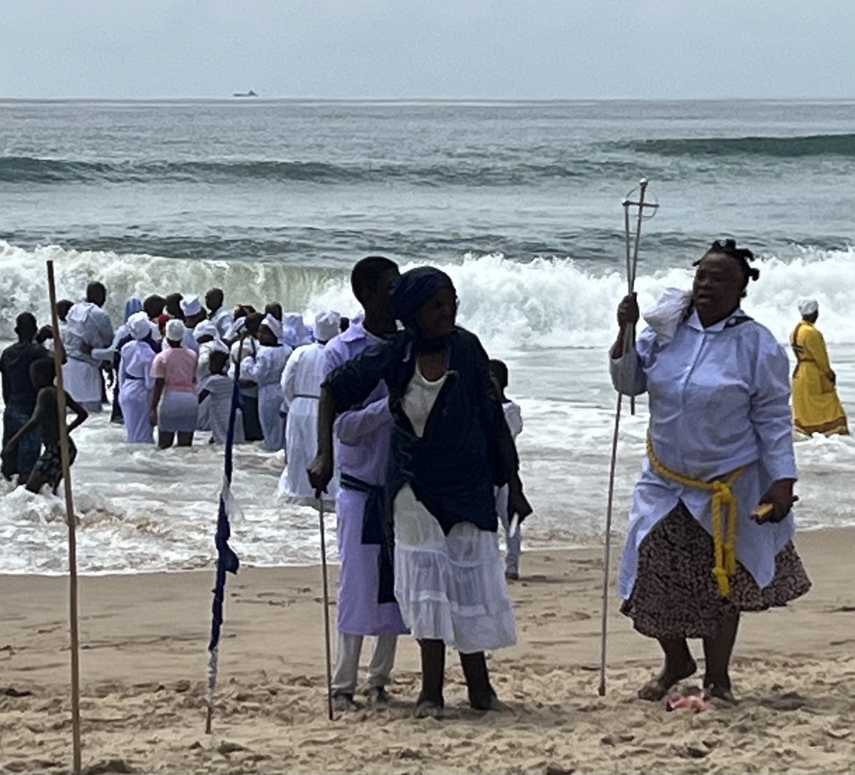 Vorweihnachtliche Strand-Messe am/im Indischen Ozean….