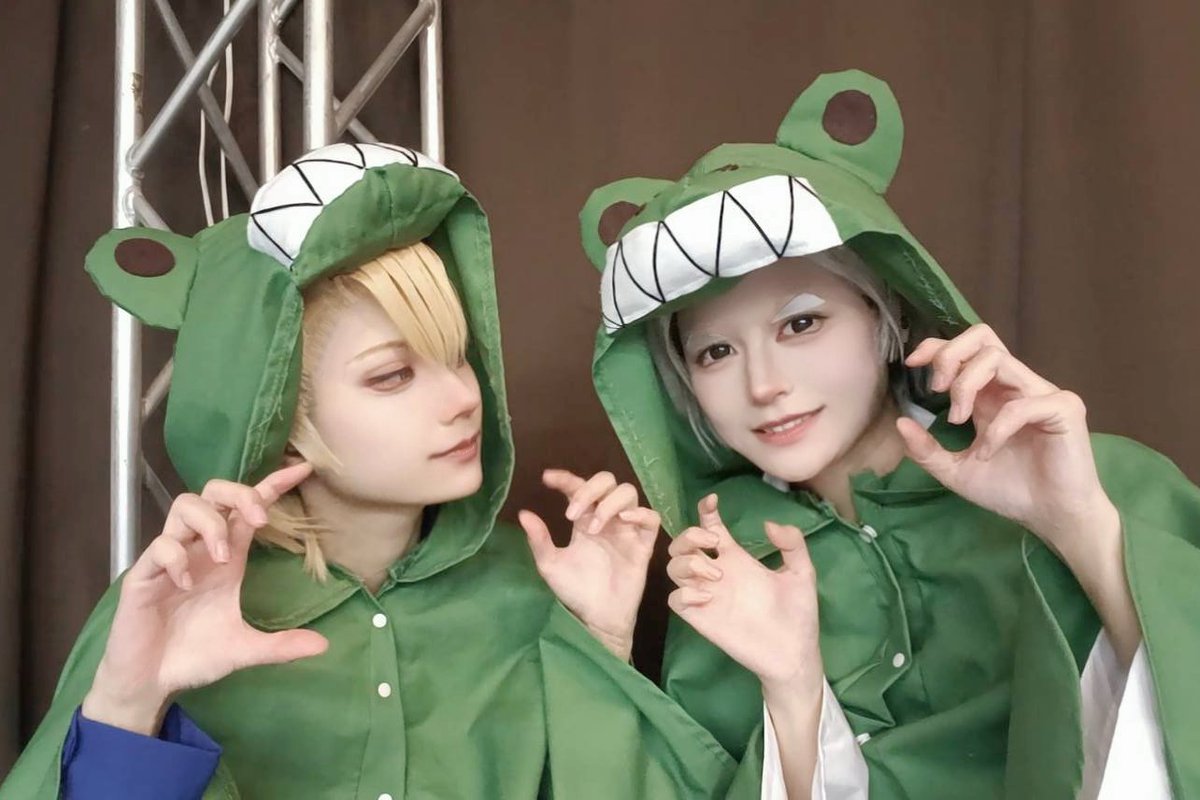 wakaba25cos's tweet photo. ⚠Cosplay / dcstｼｮﾀ🚬＆✖️(ワニver.)

子ワニ×2の必死の威嚇!!!

P.S.この時2人の唇はベビーワセリン使ってぷるぷるにしてました。現場からは以上です。 
ｼｮﾀ✖️▶(@kureha25cos)
#ストーンワールドオフ
#コセット池袋オフ会 https://t.co/jN8QVch1Zc