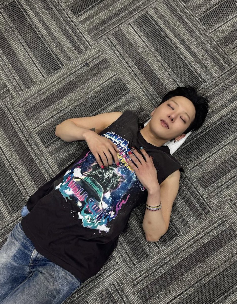 2025 마지막 콘서트 수고해써요 👏🏽 ~.. 
멍보이는데다치지마세요오빠