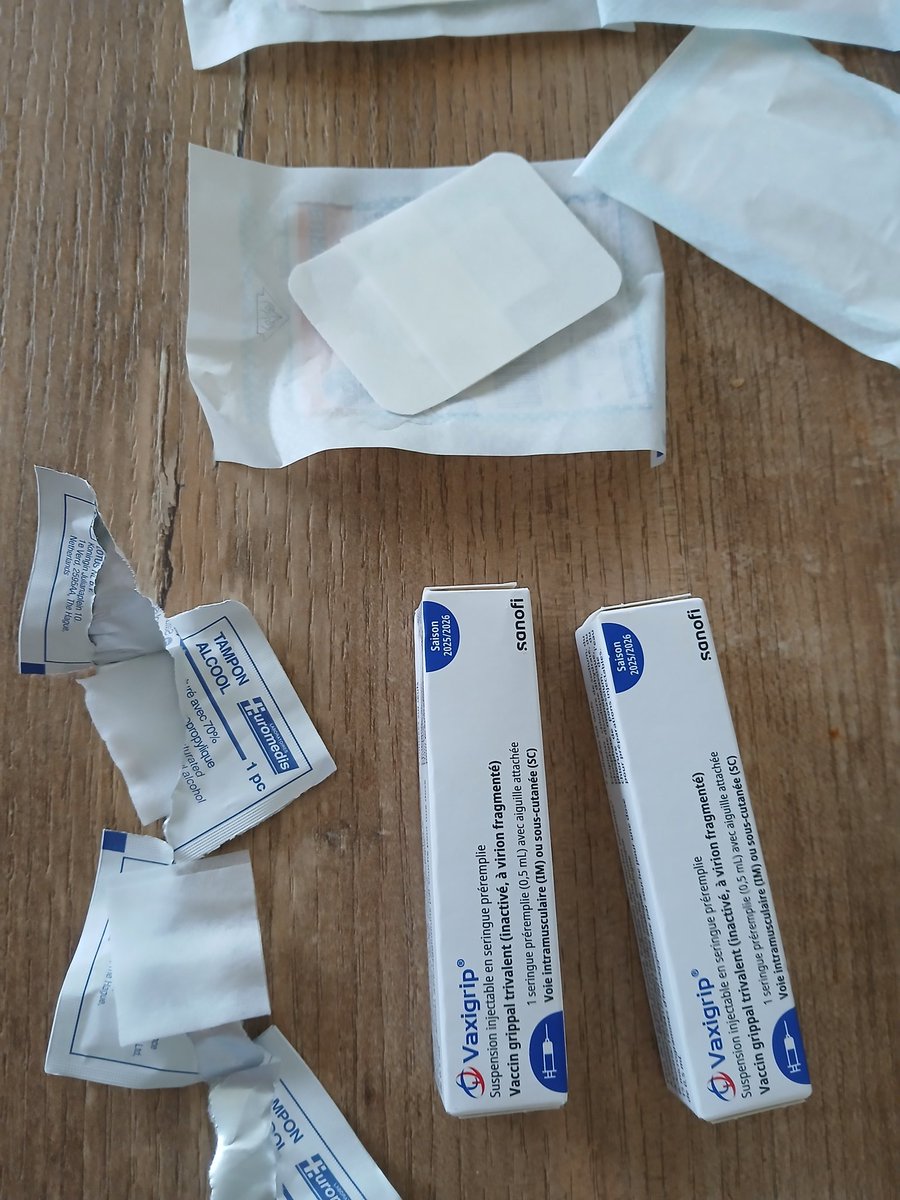 BastienDudzik's tweet image. 13h30 : « Bonjour, vous êtes ouvert ? J’ai vu de la lumière. Vous pouvez nous vacciner contre la grippe ? »
+2 ce dimanche au cabinet.