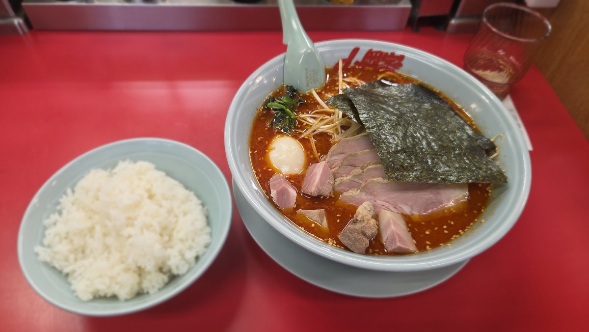 ラーメン山岡家 越谷レイクタウン店
辛味噌ネギチャーシュー麺 激辛1280円 中盛150円 味付玉子120円 コロチャーシュー6個150円 ライス220円
8ヶ月ぶり3回目の訪問。外観撮り忘れ。雨も降る10時頃の訪問だったが相変わらずここは混んでるねえ。その後稼働に勤しむ。さすがに今日はまあまあの結果に。