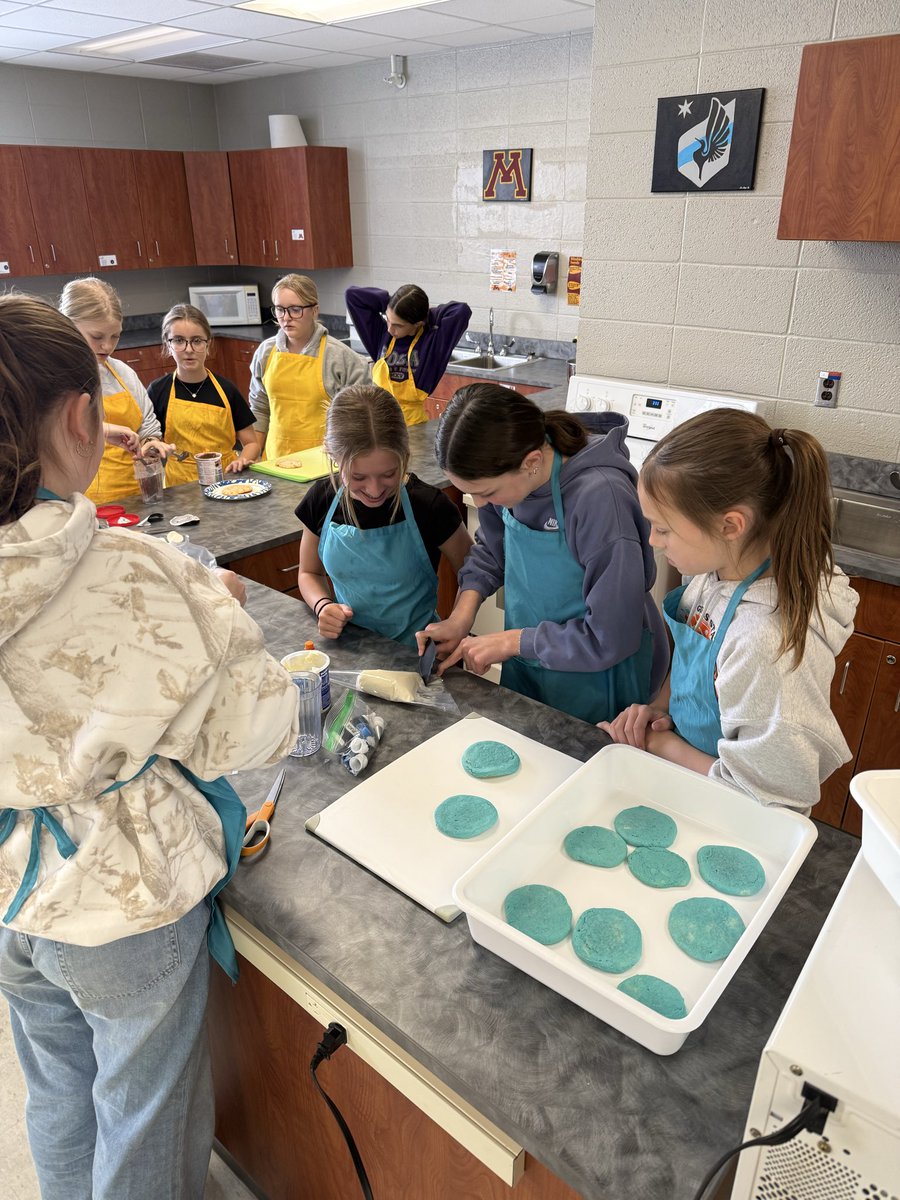 Business Math 6 had a little fun putting their own spin on the TikTok Cookie Challenge 🍪🎉 Creativity, teamwork, and a little friendly competition were all on display as they decorated their cookies—proof that learning can be both sweet and fun! <a href="/ByronMSBears/">Byron Middle School</a> <a href="/ByronBears/">Byron Public Schools</a>