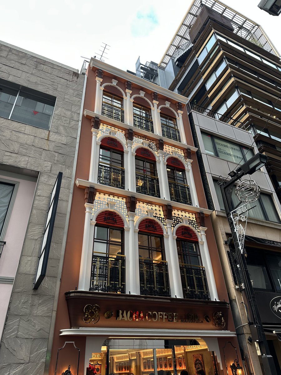 一年にわたって定点観測してましたがついに完結。ニュースリリースから開店まで結構時間かかった印象。以前テレビでは2024年末に日本出店予定って言ってたし。
BACHA COFFEE(とTWG)のはなしは、うにうにさんのブログがもう有名なので、別記事としてこちらを(英文ですが)。
businesstimes.com.sg/companies-mark…