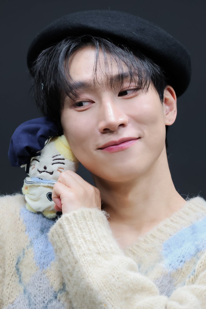 melsun_sl's tweet photo. 251213 프롬 대면팬싸 

베레모광😸💕

#서은광 #은광 #비투비 #BTOB 
@BTOB_SEKwang https://t.co/nkJU94Qpyf