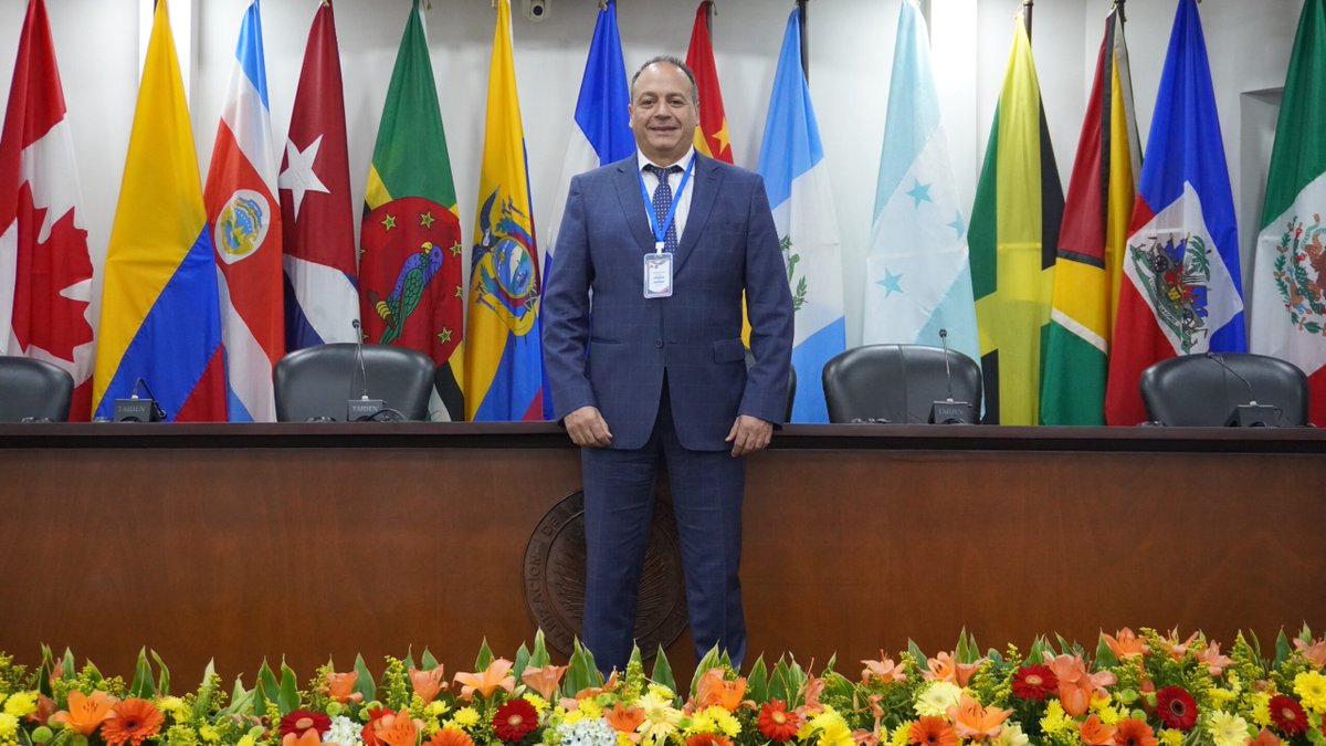 Abogacia_es's tweet photo. 📰 Entrevista a César Sivo, abogado argentino:
“Cuando hay riesgo para el abogado, la amenaza es mayor para el ciudadano al que defiende”.
Más de 40 años defendiendo derechos humanos lo llevan a recibir el #PremioDDHH‘Carlos Canicer’ de la Abogacía Española por su trayectoria en causas de lesa humanidad.
https://t.co/sKhEx5MDms