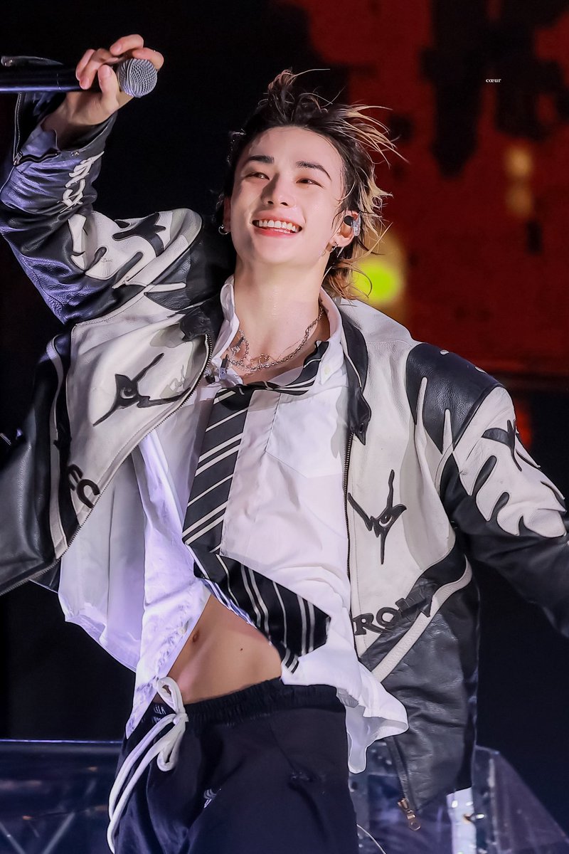hyunjinpost's tweet photo. lovestay boy! ♡ https://t.co/xFh5sfzzmF
