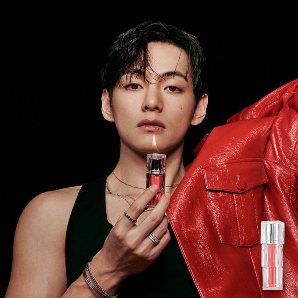 Taehyung looks truly magnificent, a beauty and vision straight out of a dream, via the TIRTIR Naver Store.