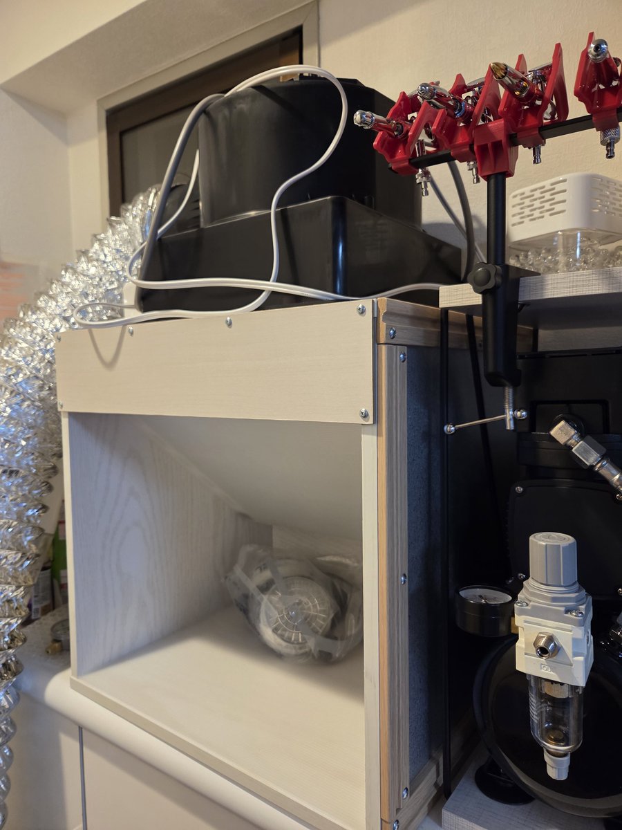 購入して頂きました。ミドルエンドプラスの天井設置型塗装ブースになり