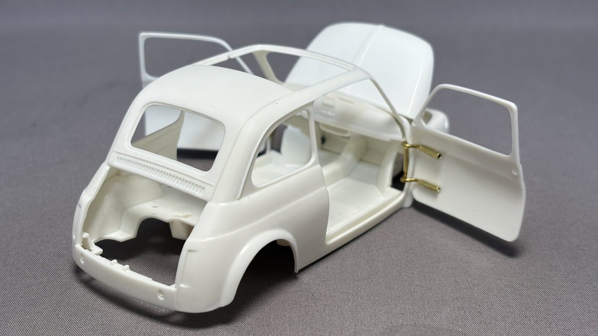 〜FIAT ABARTH〜
ヒンジを付けて開閉確認までは完了🫡
リアフードのヒンジを仕込むのが大変なので、試行錯誤中😅
小さいキットでもドアを開けると
映えるはず😆
#カーモデル  #fiatabarth  #タミヤ #パカパカギミック #ホビースペース36