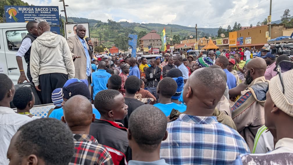 FDCOfficial1's tweet image. The FDC campaign trail continues in Muhanga Town Council, Rukiga District, with Rt. Hon. Nathan Nandala Mafabi leading engagements with the people.
#FDCManifesto #ChangeIsPossible