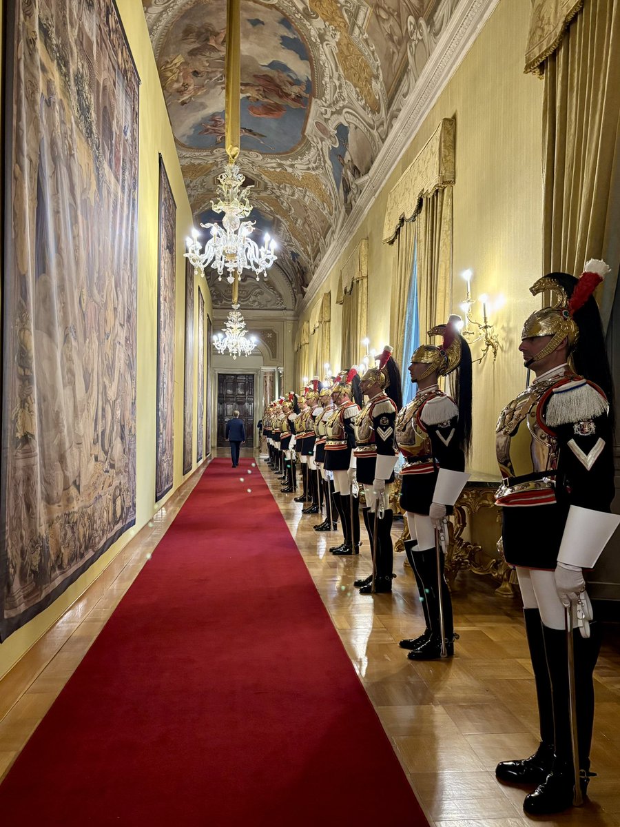 È stato un onore partecipare alla cerimonia per lo scambio di auguri di fine anno del Corpo Diplomatico con il Presidente Mattarella <a href="/Quirinale/">Quirinale</a>.

Il Presidente ha giustamente sottolineato l'importanza della convivenza pacifica e del rispetto del diritto internazionale.

🇮🇹🤝🇱🇺