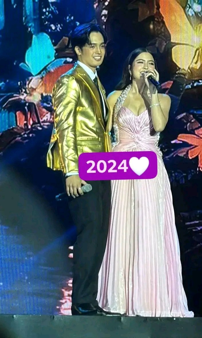 isaengagemntofc's tweet photo. Every Christmas special through the years, KDLEX never failed to give us warmth, kilig, and genuine joy. Ito yung mga performances na paulit-ulit mong babalikan.
KDLEX YULETIDE GLOW
#KDLEXLoveJoyHope
#ABSCBNChristmasSpecial2025 https://t.co/KVUSbRAoCR