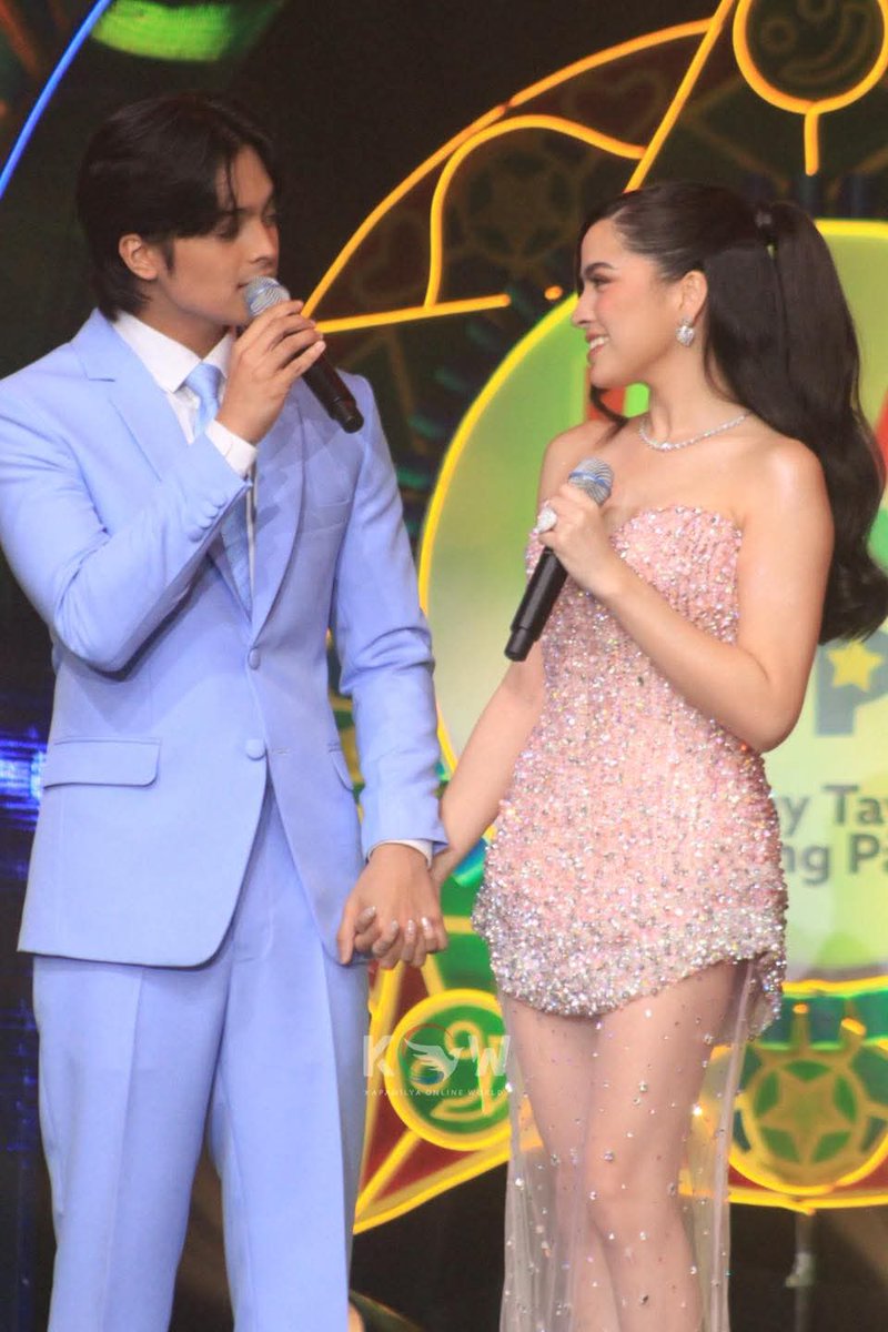 isaengagemntofc's tweet photo. Every Christmas special through the years, KDLEX never failed to give us warmth, kilig, and genuine joy. Ito yung mga performances na paulit-ulit mong babalikan.
KDLEX YULETIDE GLOW
#KDLEXLoveJoyHope
#ABSCBNChristmasSpecial2025 https://t.co/KVUSbRAoCR