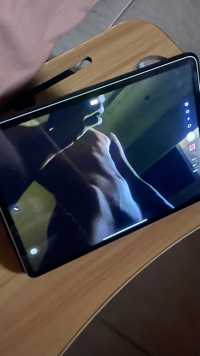 تلحس بطني ولا تبوسه؟