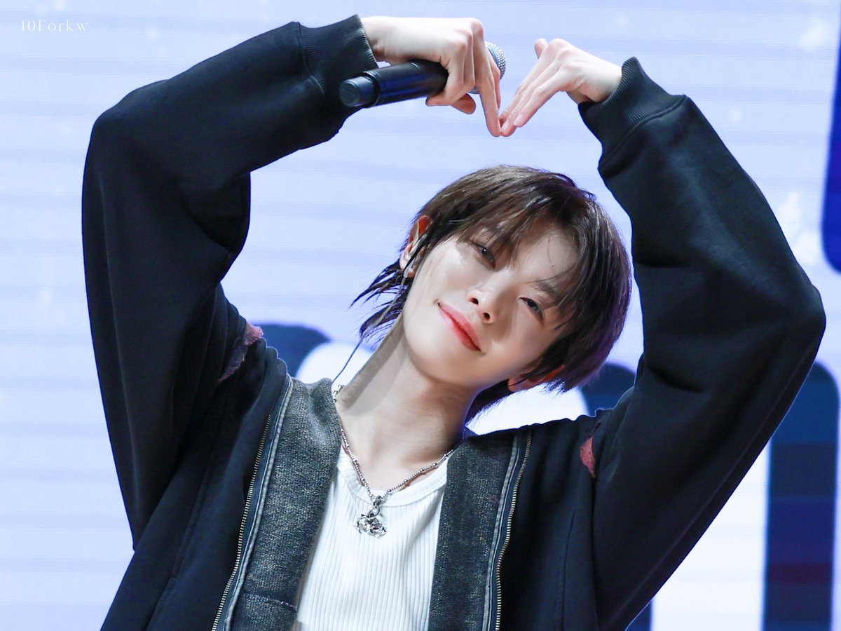 10Forkw's tweet photo. 251214 🫶🏻

#천카이원 #CHENKAIWEN #陈凯文 #チェンカイウェン #MERRYKAIWENSDAY https://t.co/2MFKjxgXkR