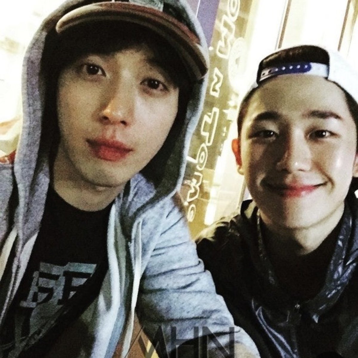 jyoung1112's tweet photo. 끼리끼리 만나는건 (p) 과학입니다🫶🏻 https://t.co/EpZJkCsTWS