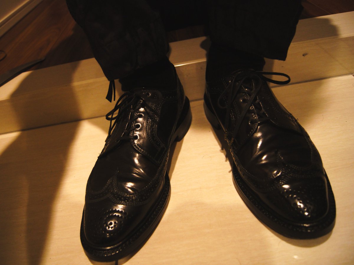 ryo_17style's tweet image. Allen Edmonds
MacNeil 9177 - Cordovan Last.97 #ryo17靴020

重厚な縁が歩みに影を落とし、
革の深みは時を閉じ込める
自由の国で生まれたのに、締め付けは税関並みです
#ryo17服025