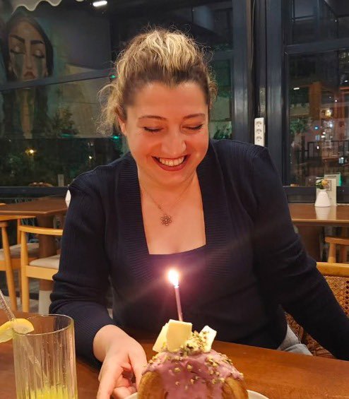 muhsinbabaygt's tweet image. Güllü balkondan düşerek hayatını kaybetti. 78 günde olay cinayete döndü.
Ablam Tuğba Yavaş balkondan düşerek hayatını kaybetti. Sanık eşi 78. gün serbest bırakıldı.
412 GÜNDÜR ADALET ARIYORUZ!
Hangi adalet? 
Neye göre? 
Kime göre?
#güllü #TuğbaYavasİcinAdalet 
#Düşersemİnanma