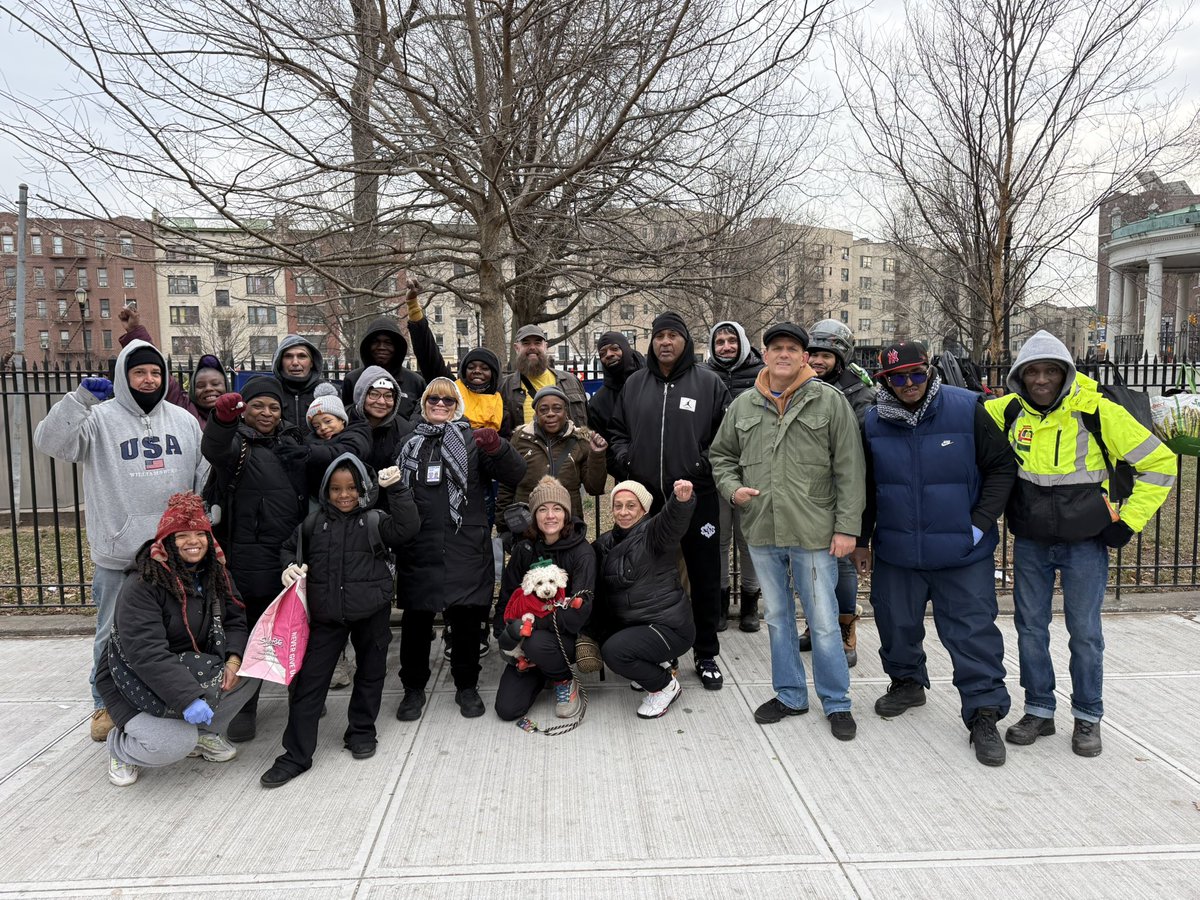 Coat give away Kingsbridge #poepark #hazelproject #bronxmovil <a href="/GustavoRiveraNY/">Gustavo Rivera</a>