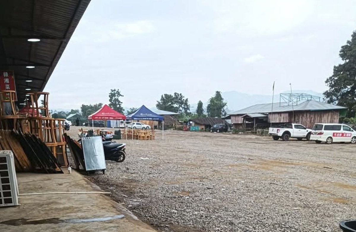 ScamCenterOrg's tweet photo. Myanmar authorities repeatedly issue public statements claiming progress in cracking down on scam compounds. However, the reality on the ground tells a very different story.
Only a small fraction of victims are actually able to return, while the vast majority are re-trafficked, with some sold into even more remote and inaccessible compounds. Evidence indicates that BGF has rapidly constructed new scam compounds deep inside Myanmar, effectively replacing those that were nominally “dismantled.”
This raises a fundamental question: What is truly being stopped? Are these actions meant to curb criminal expansion—or merely to manage appearances while scam operations continue to grow?
Reports suggest that only around 2,500 Starlink terminals were disabled, after which enforcement stalled, despite the emergence of newly built compounds that continue operating with connectivity intact. One such newly identified site has been provisionally designated as the “BGF Duang Scam Compound.”  https://t.co/FPwNJ4Vs7E
Media coverage surrounding these operations is often intense—but frequently incomplete, selective, or misleading. Critical facts are omitted, while narratives of “success” are amplified. As a result, the voices of victims are silenced, and the public is presented with half-truths and false assurances.
When journalism abandons verification and depth in favor of repetition and spectacle, it becomes indistinguishable from the disinformation that enables these compounds to survive. Superficial reporting without serious investigation does not expose crime—it obscures it, misleads the public, and enables continued abuse.
#ScamCompound #Myanmar #Humantrafficking