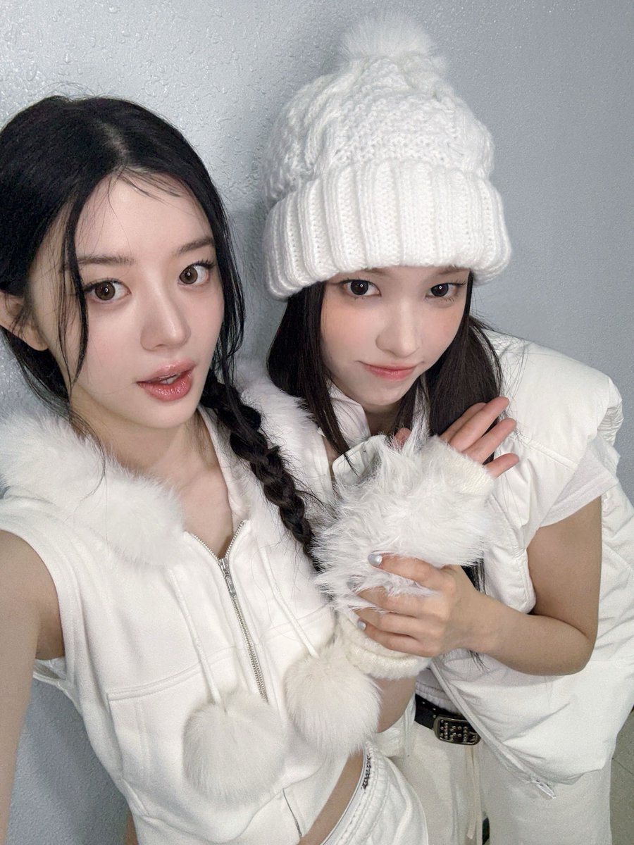 ILLIT_twt's tweet image. 😼 😼 😼 😼

#MINJU #민주 #ILLIT #아일릿