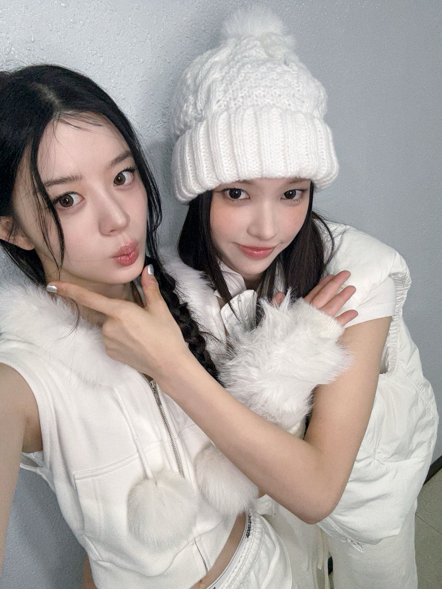 ILLIT_twt's tweet image. 😼 😼 😼 😼

#MINJU #민주 #ILLIT #아일릿