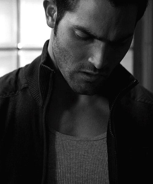 •┈┈┈••✦ 𝐒𝑒𝑑𝑢𝑐𝑡𝑖𝑣𝑒 𝐒𝑢𝑛𝑑𝑎𝑦✦••┈┈┈•

I might not be an Alpha anymore, but I can still fight like one.