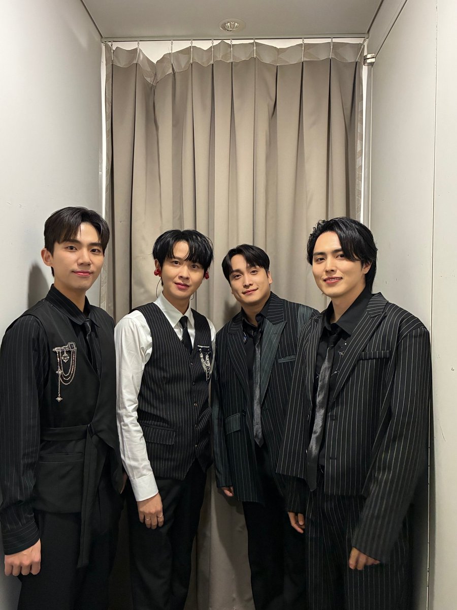 [📸] 251213 
「2025 ZE:A Unit Fanmeeting [Back to You]」

ZE:A's！
久しぶりに会えてとても良かったです:)
幸せ感を与えてくれて 本当にありがとう、愛してる

#제국의아이들 #ZEA
#케빈 #KevinSpencer
#김태헌 #KIMTAEHEON
#정희철 #JEONGHEECHEOL
#하민우 #HAMINWOO