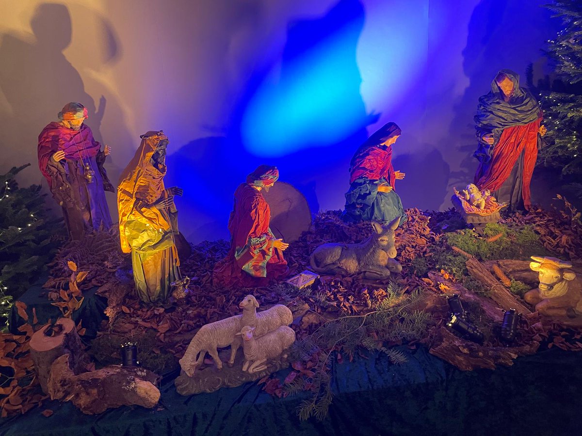 edevalroger's tweet image. Inauguration de l’exposition consacrée aux #crèches de nos villages, aux Minimes. Une belle mise en lumière des traditions locales, du savoir-faire et de la créativité qui font vivre nos communes en cette période de fêtes. 🎄