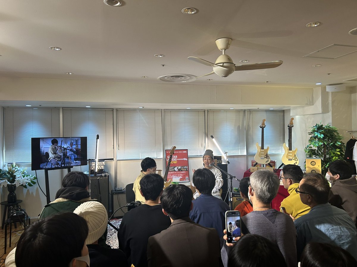 SoundNat's tweet image. 島村楽器静岡パルコ店での「ソエジマトシキさんmeets Y.O.S.ギター工房さん」のイベント観覧に行って来ました！
ソエジマトシキさんの演奏とQuinticの音、素敵でした。
念願のアレも🤤
#ギタラバSHIZUOKA