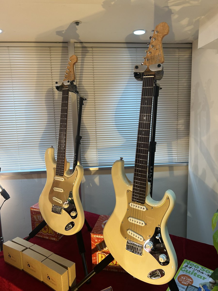 SoundNat's tweet image. 島村楽器静岡パルコ店での「ソエジマトシキさんmeets Y.O.S.ギター工房さん」のイベント観覧に行って来ました！
ソエジマトシキさんの演奏とQuinticの音、素敵でした。
念願のアレも🤤
#ギタラバSHIZUOKA