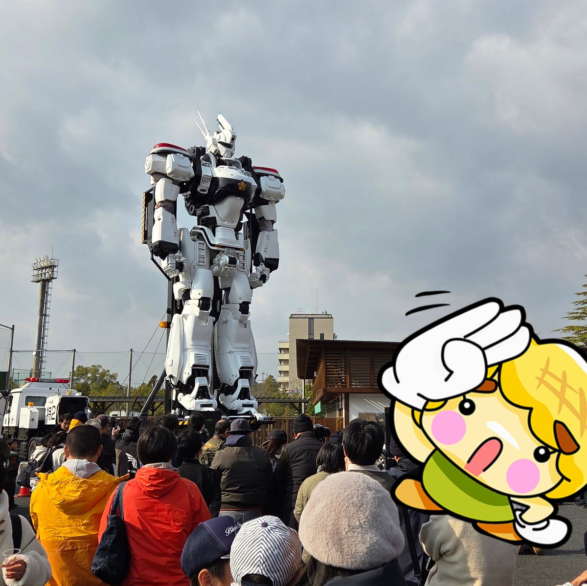 torimero_chan's tweet photo. 大きなロボットだああ!!!パトレイバーっていうんだって👮すごおおおい!!! https://t.co/3kWJRNmbqk
