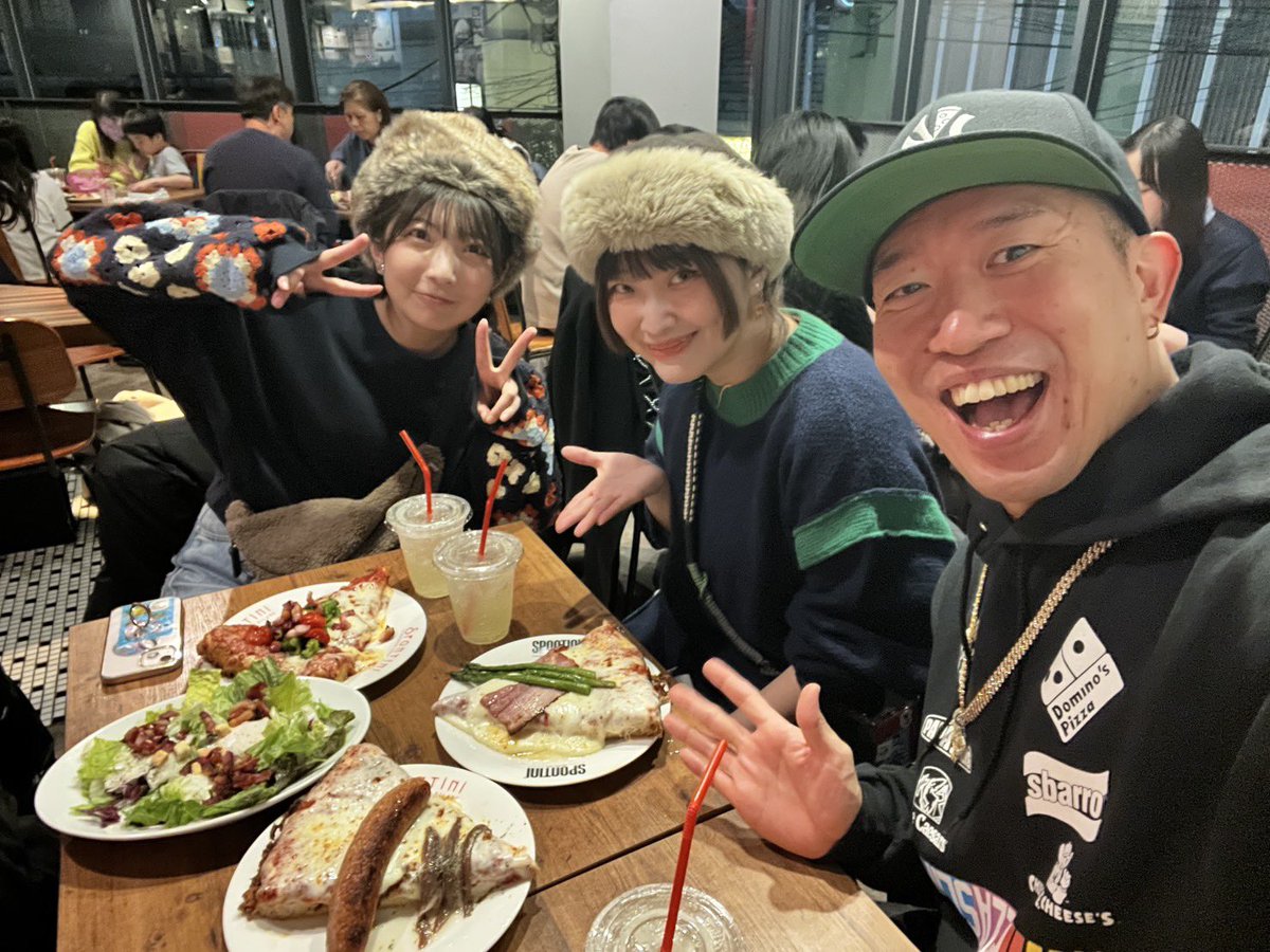 pppanpanpandako's tweet image. 行きたかったピザに連れて来てもらったよん✌️🍕今夜も涙出る程笑ったなぁ明日からもがんばれそう！
#狂騒ピザエネミーズ
#ピザエネ